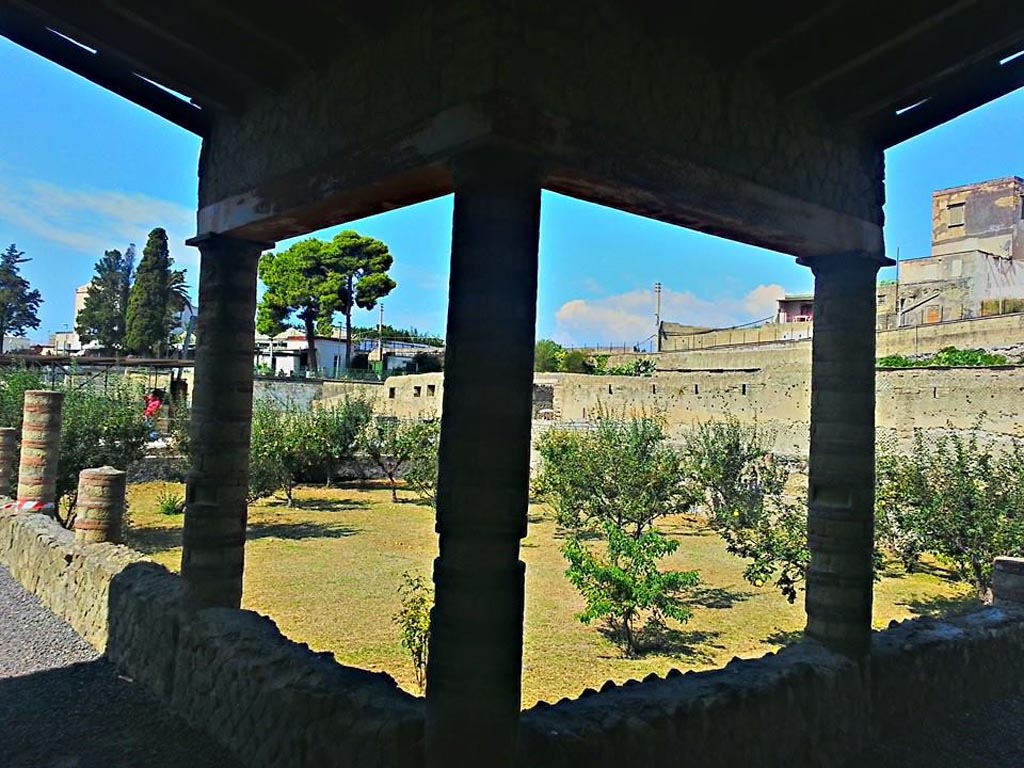 III.1 Herculaneum, photo taken between October 2014 and November 2019. 
Area 31, east and north portico, looking south-west across peristyle garden. Photo courtesy of Giuseppe Ciaramella.